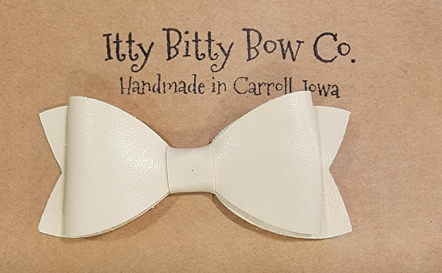 Solid Eggshell Leather Bow Clip